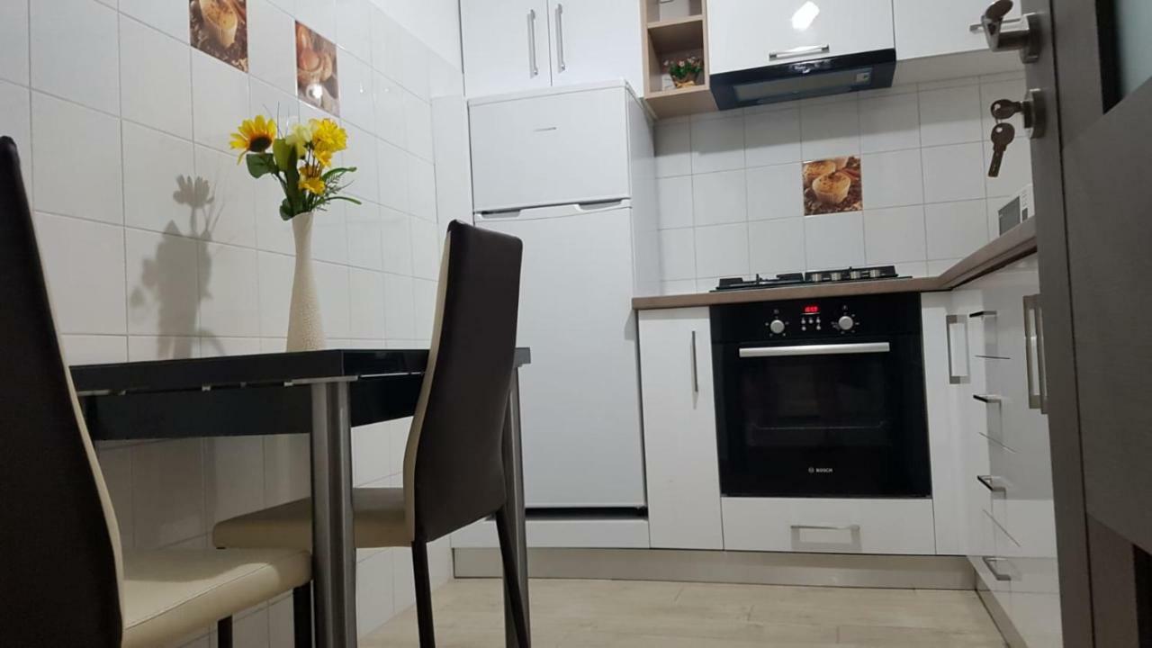 Tina Apartament 2 Craiova Exteriör bild